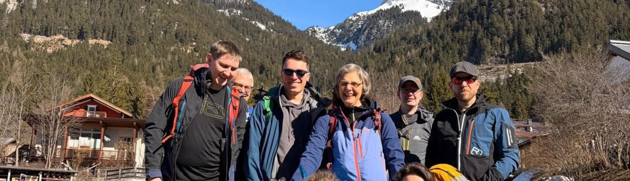 Teilnehmende Personen vor der Bergen | © DAV Bielefeld