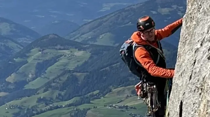 Person im Fels am Klettern | © DAV Bielefeld