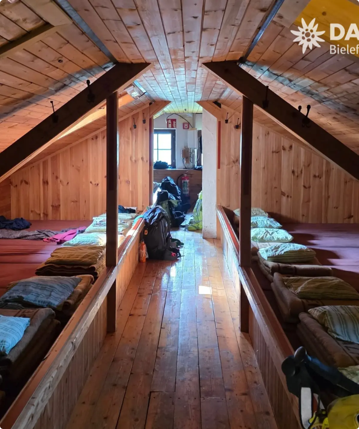 Schlafplätze in der Hütte | © DAV Bielefeld