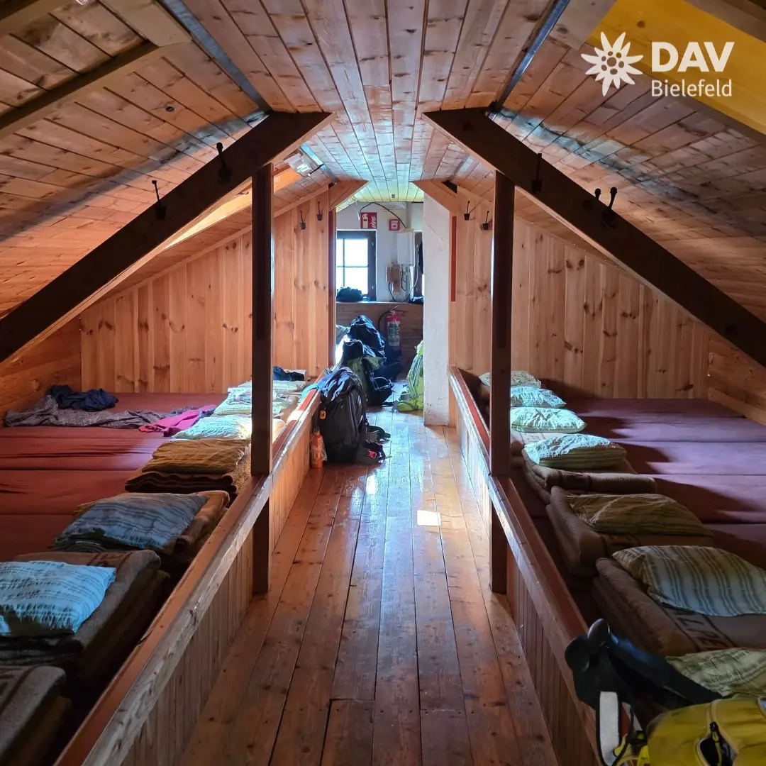 Schlafplätze in der Hütte | © DAV Bielefeld
