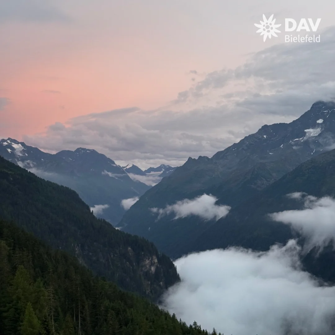 Die Alpen bei Sonnenaufgang | © Dav Bielefeld