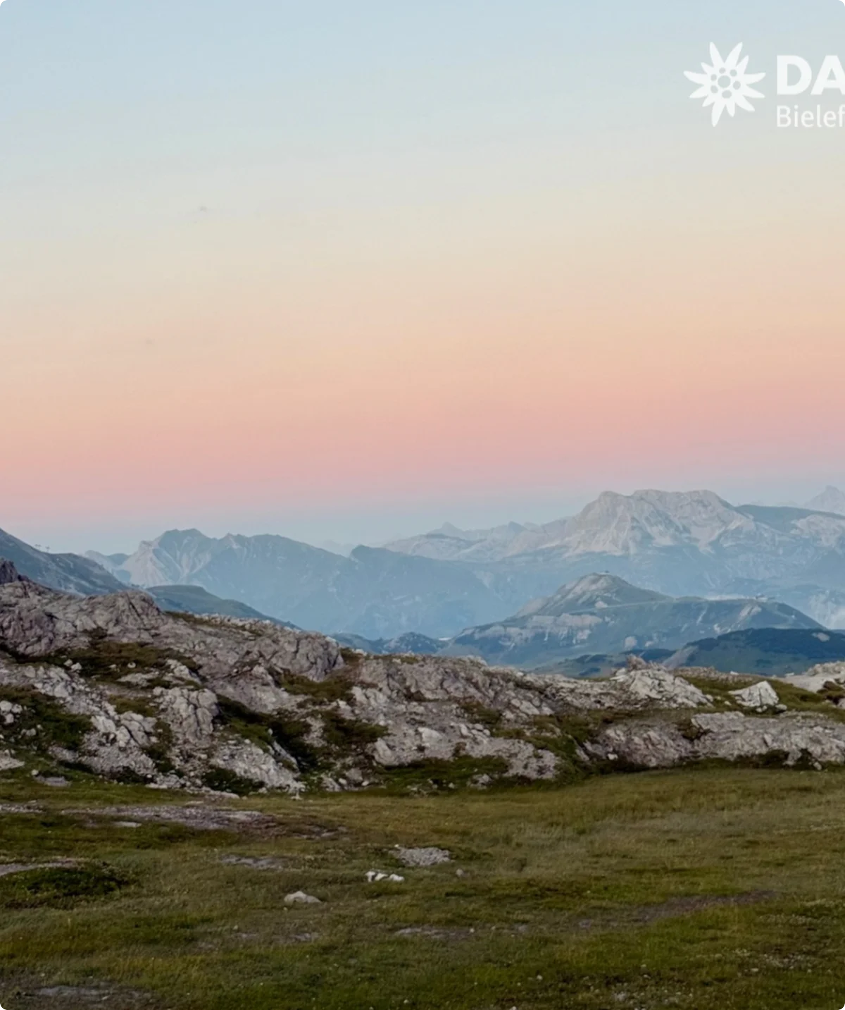Die Alpen bei Sonnenaufgang | © Dav Bielefeld