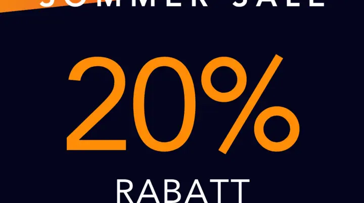 Grafik mit orange-blauem Farbverlauf und Text zum Sommer-Sale. Oben links steht das Logo „Felsenfest“, oben rechts das Logo „DAV Alpinzentrum Bielefeld“. In der Mitte steht in großen Buchstaben „Sommer Sale – 20 % Rabatt auf Crop Tops, Tank Tops und Shorts“. Unten befindet sich ein weißes Feld mit der Aufschrift „Den ganzen Juni“. | © Daniel Buse / Laura Grossmann