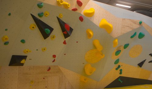 Artikelbild zu Artikel Bouldern in der Halle: Zwischen Fußgeruch und Seelenheil – taz.de